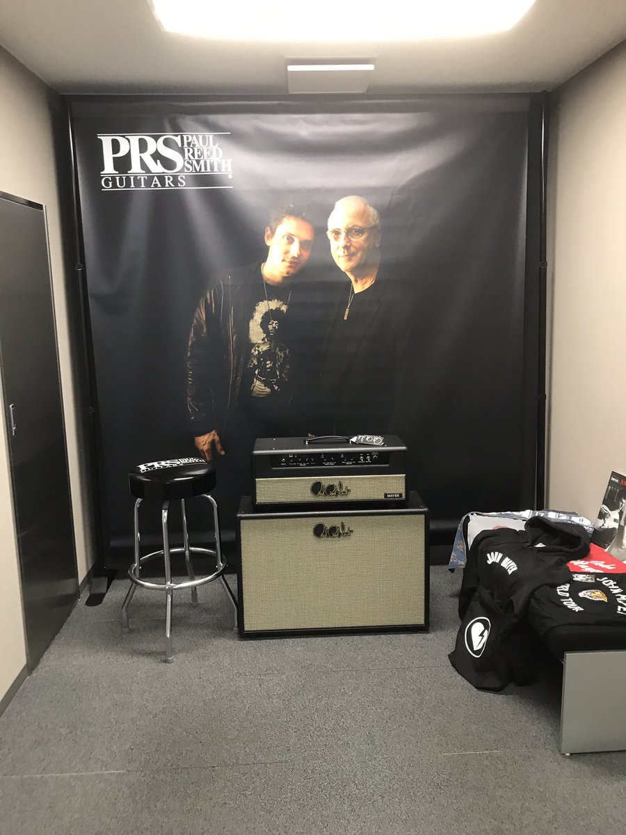 ishibashimusic's tweet photo. 会場の隅にある部屋には、こんな物が…音が聞きたい… #prs #prsexperience #experience https://t.co/xiDxFqb33M