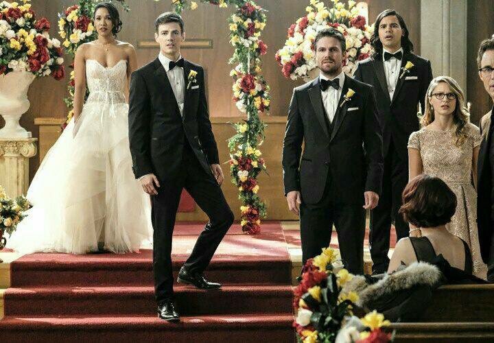 theflashbot's tweet photo. ภาพบรรยากาศงานแต่งงานของคู่ #WestAllen ครับ เพื่อนเจ้าบ่าว-สาวพร้อม��น้า 

#CrisisOnEarthX (4) https://t.co/xFa0gEOd1O