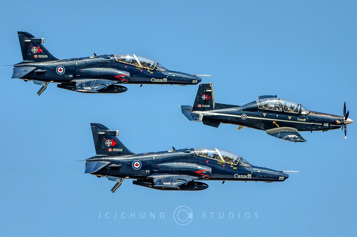 jcjchung04's tweet photo. Today's #FighterFriday is brought to you by the @rcaf_arc boys from #MooseJaw at @AirshowLondon. #ct156 #ct155 #baehawk #harvardii #rcafproud https://t.co/4pOgqOFX9J