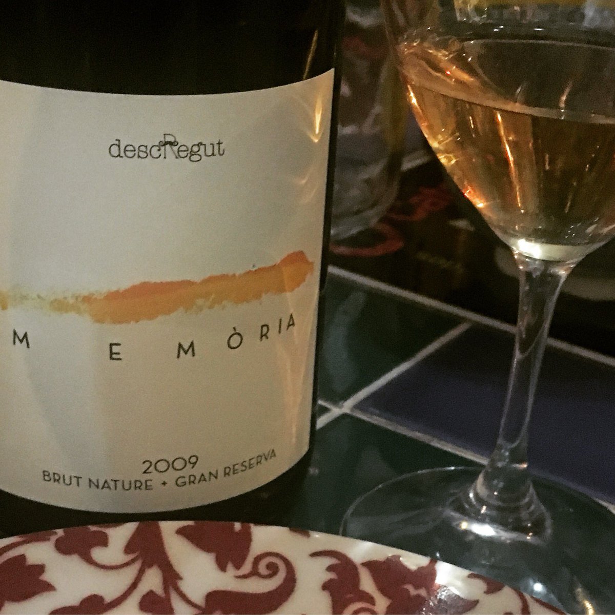 vickyzerolo's tweet photo. Enamorada total de Memoria, deliciosa Cava Gran Reserva 2009 producida por Can Desgregut con la elegante complejidad de la crianza larga . Intensos aromas a manzana al horno y brioche. #descregut #cava #penedes #candescregut https://t.co/lmd5qy7v9e