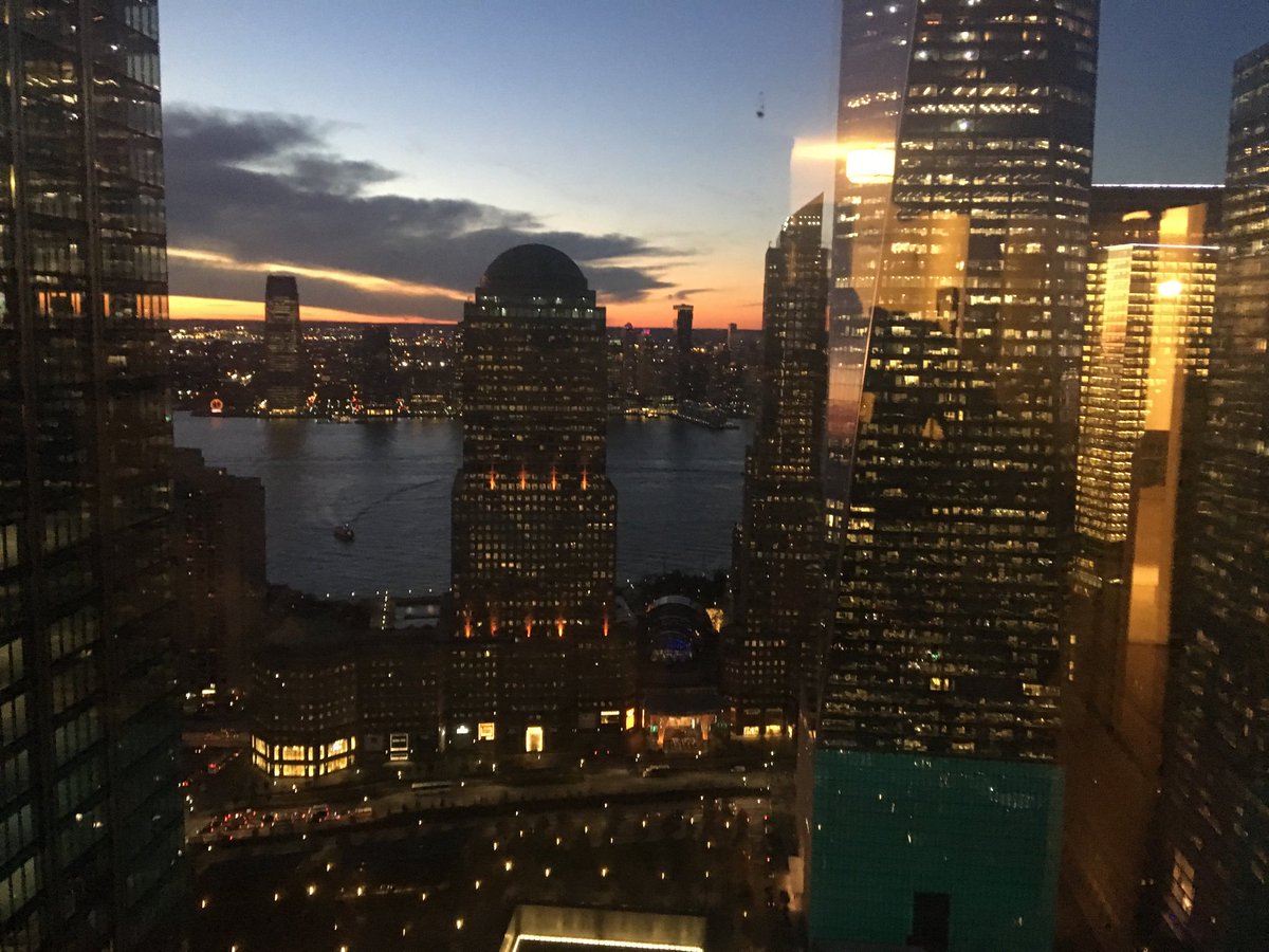 pontivi99's tweet photo. Good evening NYC....  always a beautiful site https://t.co/DaMU7mrdd5