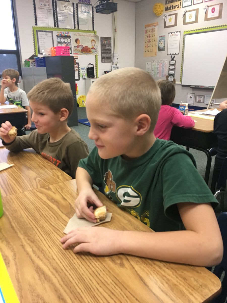 smalchow's tweet photo. Opinions varied greatly in @mcmahon1st class- Do you like Vegemite sandwiches? ♥️ that everyone was brave enough to try it! 👍🏻 #GRAMem 🐨 #GRA17 #RaiderStrong https://t.co/DhVyBJ7Ai7