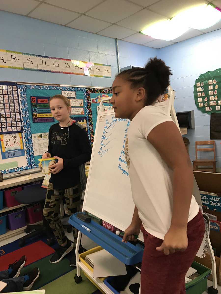 RVKMcKinneySES's tweet photo. Kindergarten so enjoyed @rvkmrsyowell  kiddos coming to teach a lesson about the history of floats in the Macy’s Thanksgiving parade 😃 #history #floats #drawyourfloat https://t.co/WGHwavztdp