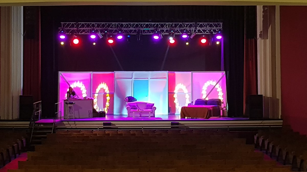 fitograssook's tweet photo. Hoy teatro gran ituzaingo!!! #EEYY gira 2017 https://t.co/pXbj2U7aVb