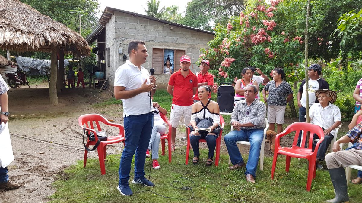 AlcaldiacdOro's tweet photo. Hoy socializamos proyecto de Agua Potable en las veredas La Gran China y Soledad zona rural. Estamos cumpliendo @mejia_ajmc0820 https://t.co/EjjFYvUx8A
