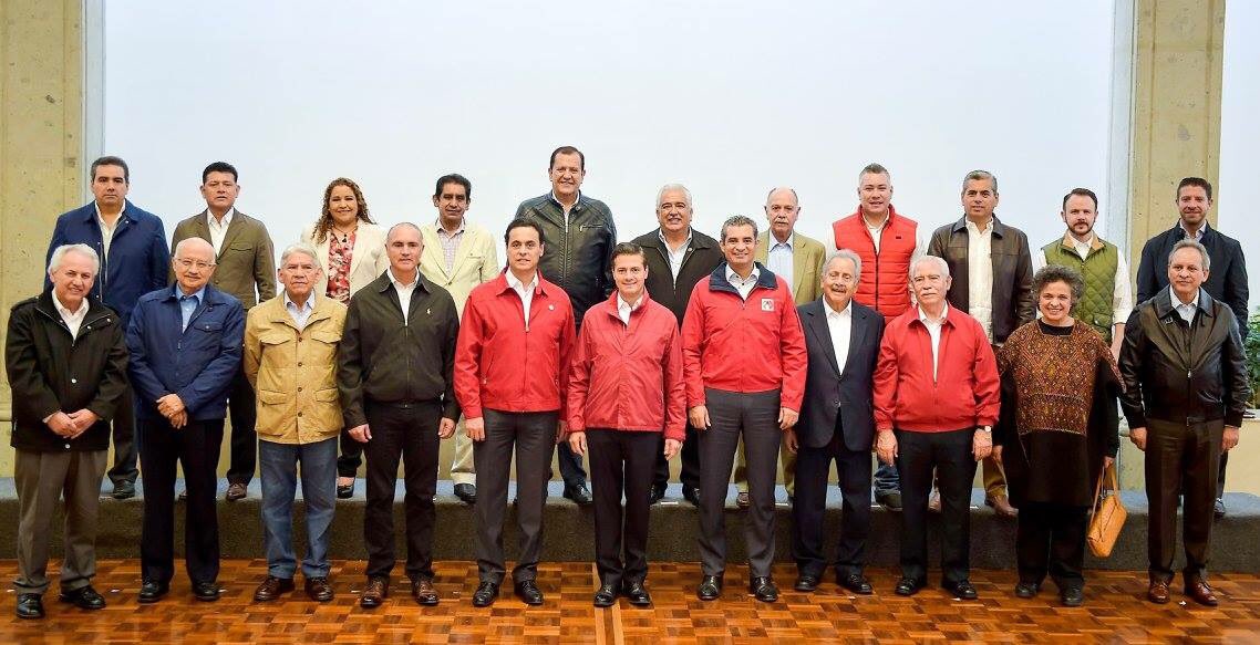 EnriqueOchoaR's tweet photo. Esta tarde asistí a la reunión que encabezó el Presidente @EPN con @hernandezderas e integrantes y exdirigentes nacionales de la @CNC_CEN. https://t.co/LDMYIDe8AM