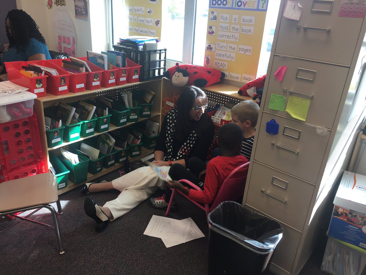 lipkinsladybugs's tweet photo. S's sharing their favorite books and opinion writing with their families! #therelativescame https://t.co/zfEf9Nkb01