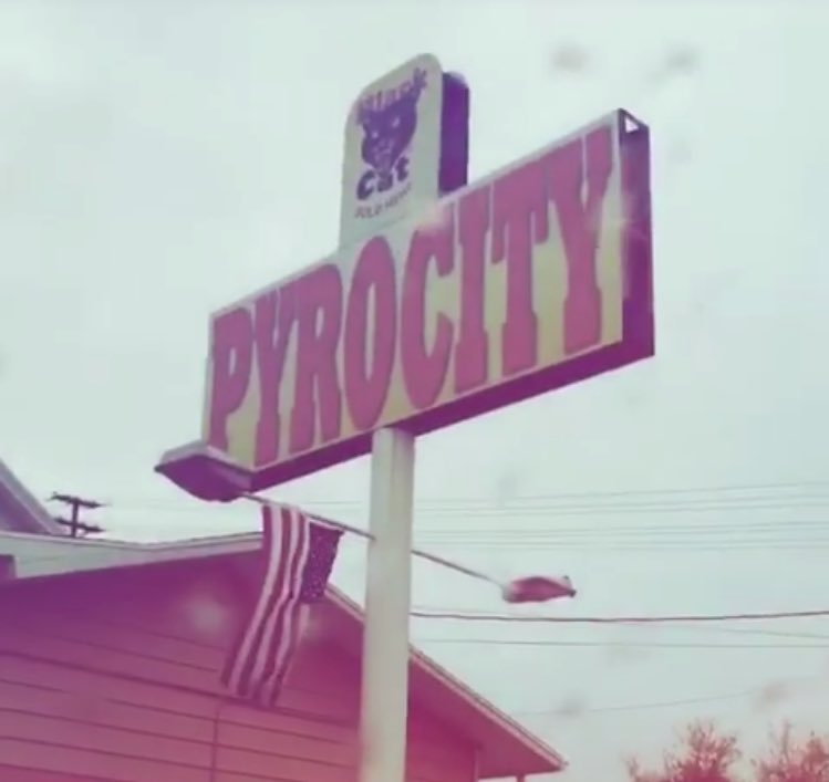 BrandonRayMusic's tweet photo. I found 13-year-old me’s favorite store haha!! #pyrocity https://t.co/atycuAoEqo