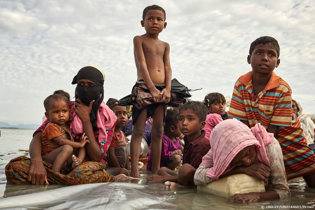 Barely above water.

Thousands of #Rohingya refugee families are braving perilous journeys to Bangladesh on makeshift boats.

#ChildrenUnderAttack