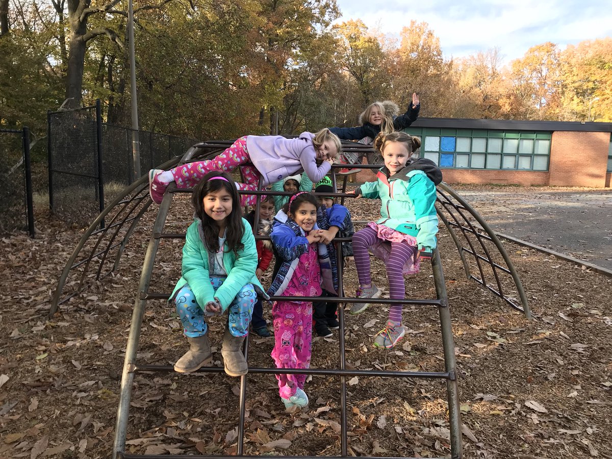 Pajama Day fun! #rachlin #ztroar <a href="/HaroldPell/">Taylor ES Principal</a>