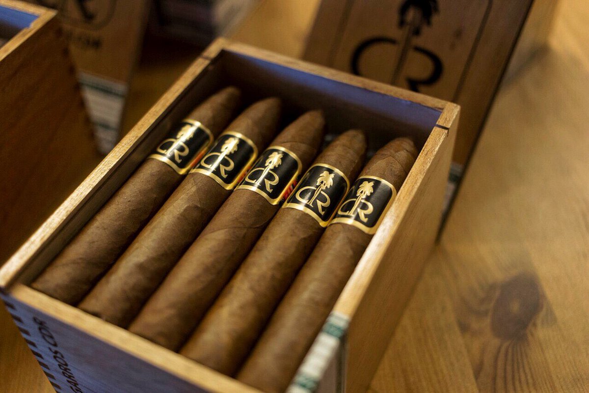 CDRCigars's tweet photo. Comenzó el fin de semana, ¡Salud y buenos humos para todos nuestros amigos! #CDMoment #CDRCigars https://t.co/DIqXLrjzuf