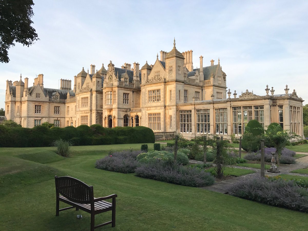 altwood2010's tweet image. One of my favourite places. Stoke Rochford Hall #peace #tranquility #readjusting #Grantham #timetothink #timetowonder