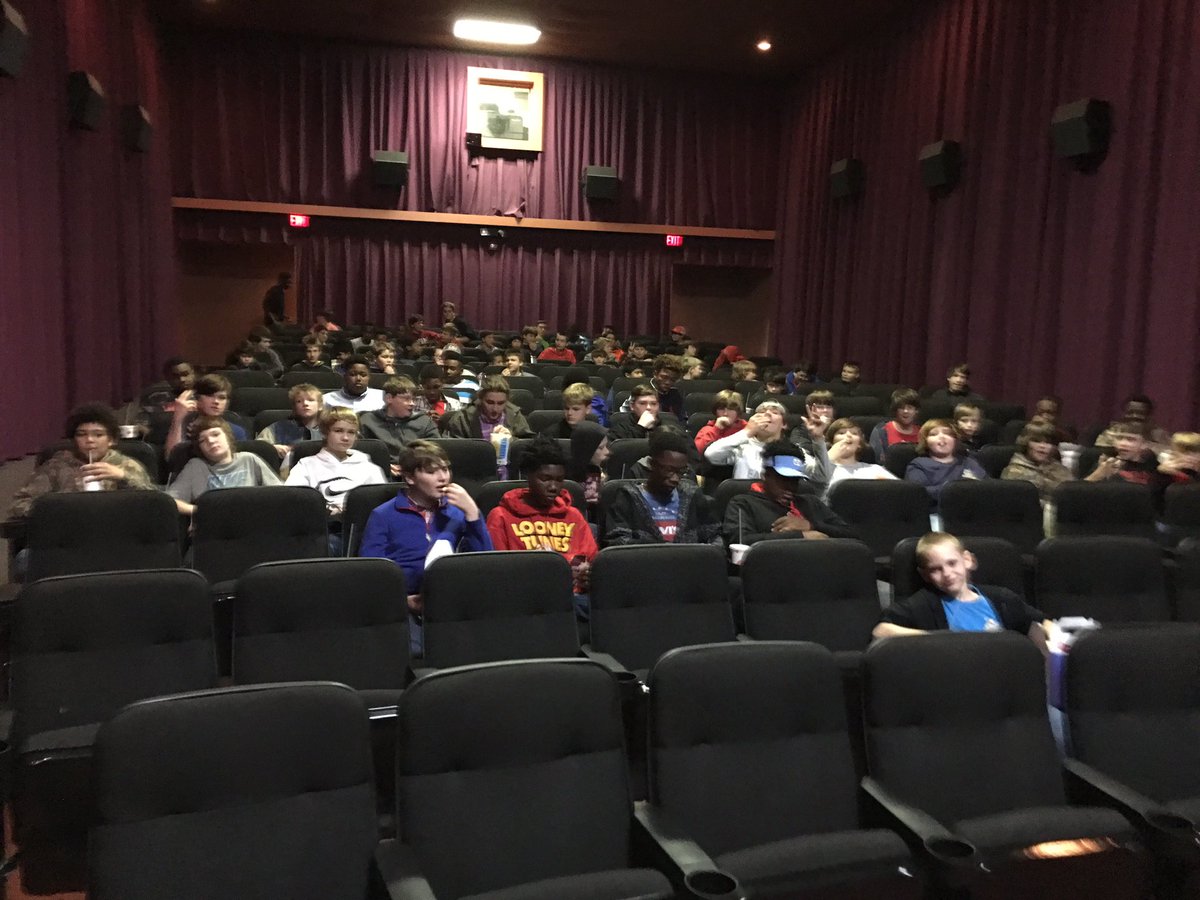 wheeler_county's tweet photo. Middle School on the way to see "Wonder"! https://t.co/DWDZ4NkPuy