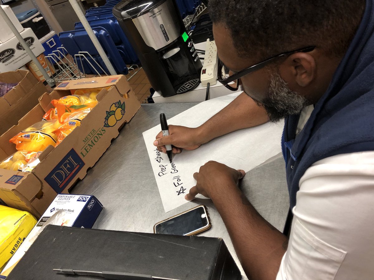 theperfecting's tweet photo. Photos from “The Perfect Thanksgiving Prep Night” with Chef Timothy Witcher and volunteers from @theperfecting #ChefTimothyWitcher #LovingOurCities #Thanksgiving #JoinTheTeam #Volunteers #ThePerfectThanksgiving #BehindTheScenes https://t.co/dzJ25ccBrm