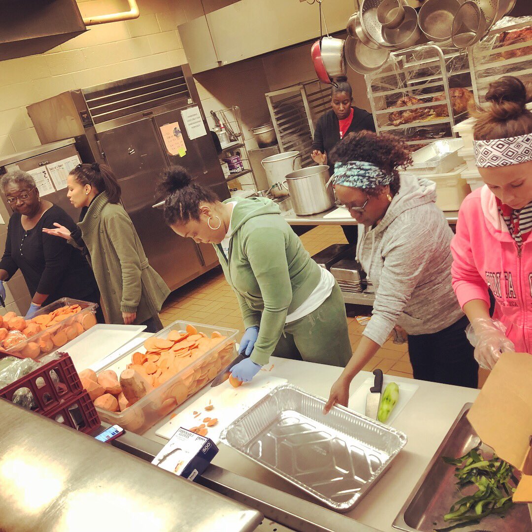 theperfecting's tweet photo. Photos from “The Perfect Thanksgiving Prep Night” with Chef Timothy Witcher and volunteers from @theperfecting #ChefTimothyWitcher #LovingOurCities #Thanksgiving #JoinTheTeam #Volunteers #ThePerfectThanksgiving #BehindTheScenes https://t.co/dzJ25ccBrm