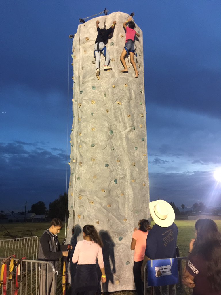 normaaguayo2's tweet photo. Fun times at the festival! @cartwrightElem https://t.co/joFFW87LMk
