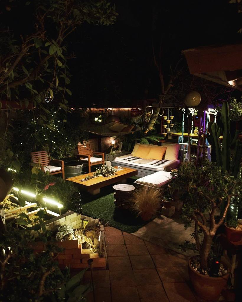 TheHorticult's tweet photo. Friday nightβs alright in #thehorticultgarden πΏπ‘πΈ #gardendesign #ryanbenoitdesign #gardenlighting #outdoorroom https://t.co/aadwyIcprY https://t.co/loymbsxyoV