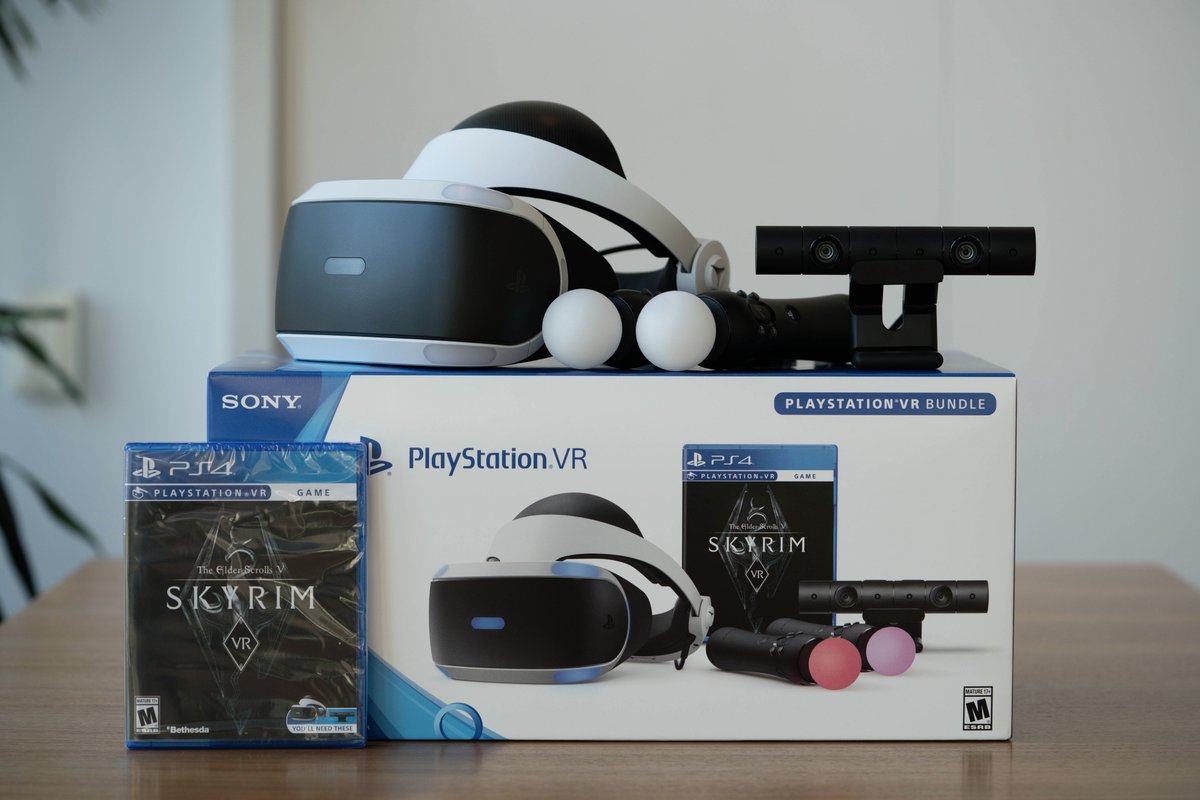 on "The PlayStation VR Skyrim VR Bundle is now, Dragonborn: https://t.co/ztmaUnWamC https://t.co/tbvFZt72ik" Twitter