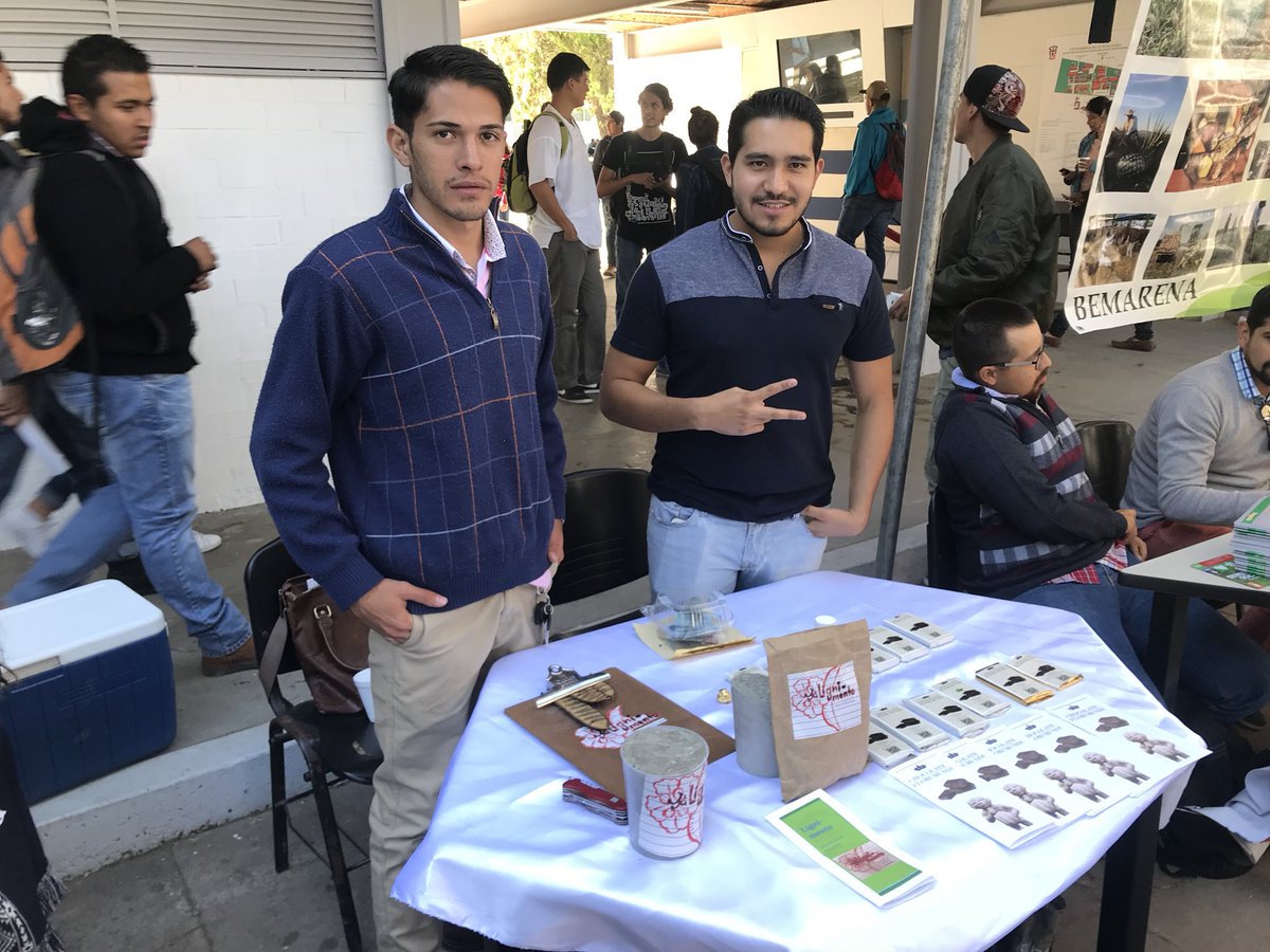 ArmandoIngCr7's tweet photo. @agorajavier  exposición del producto https://t.co/2RdgeFyseg