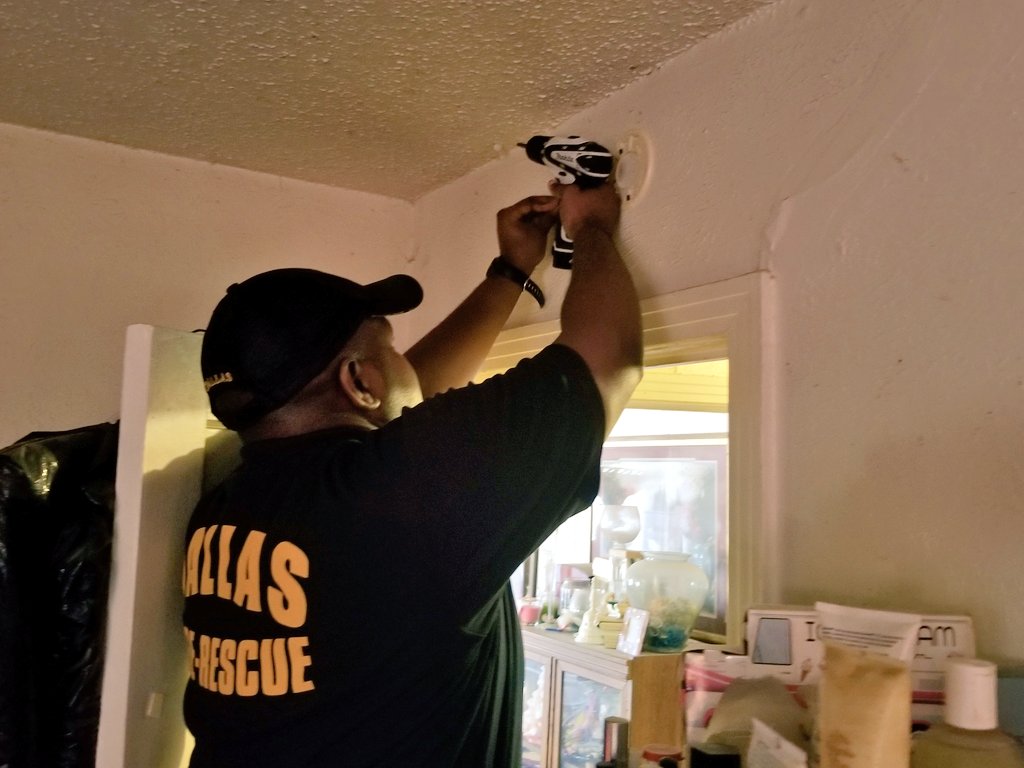 DallasFireRes_q's tweet photo. On November 16th @DallasFireRes_q #DFRPrevent Officers installed 110 #smokealarms in the homes of South @CityOfDallas residents, following a November 4th house fire in which an elderly man died. @DwaineRCaraway #StaySafeDallas https://t.co/XLNqQCFsfk