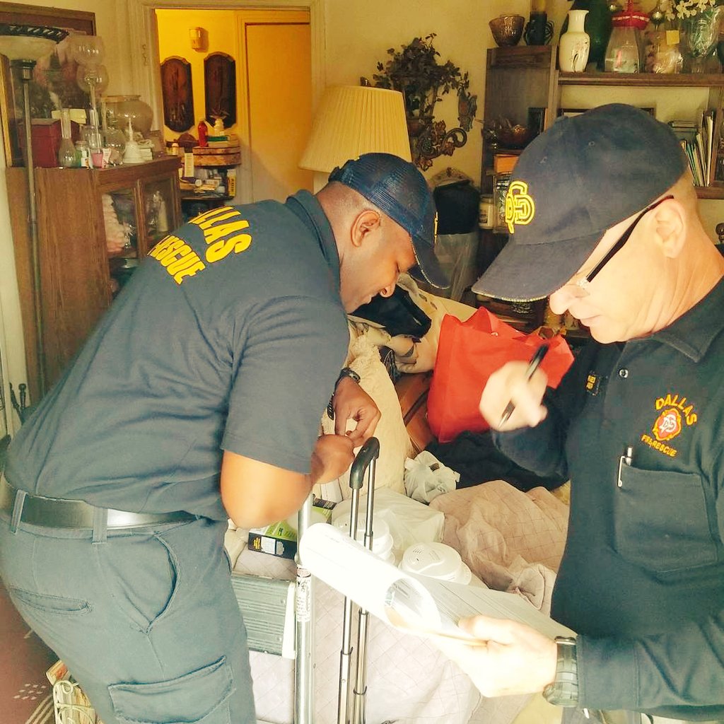DallasFireRes_q's tweet photo. On November 16th @DallasFireRes_q #DFRPrevent Officers installed 110 #smokealarms in the homes of South @CityOfDallas residents, following a November 4th house fire in which an elderly man died. @DwaineRCaraway #StaySafeDallas https://t.co/XLNqQCFsfk