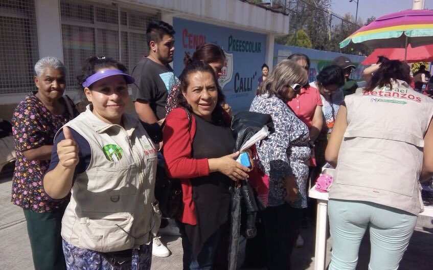 Dip.@IBetanzosMTDF las #BrigadasVoluntariasIBC siguen dando respuesta a la ciudadanía hoy los beneficiados son los vecinos del triángulo de las agujas 1, mañana nos vemos en #BarrioSanAntonio @cgt1968, @eruviel_avila, @TonatiuhGCase, @LorenaMartinez, @NormaPonceO #Iztapalapa