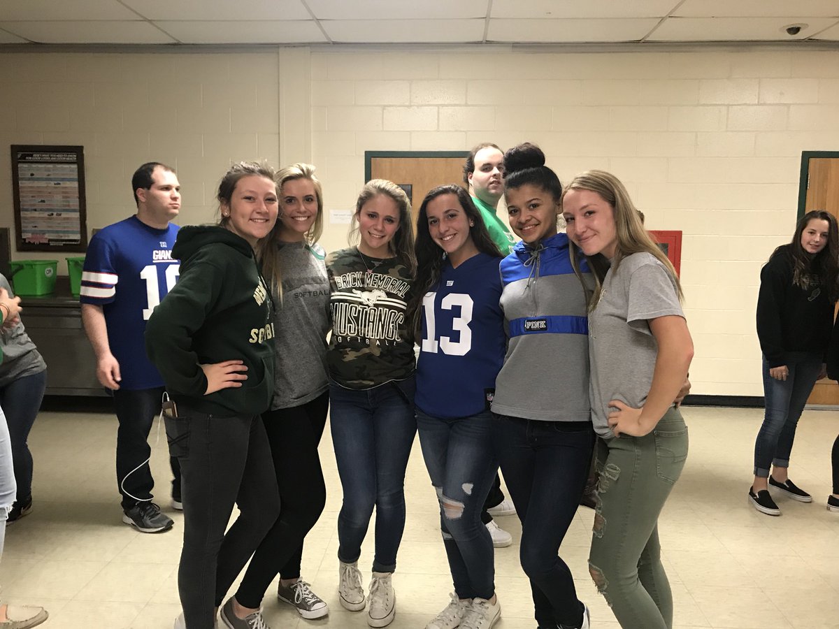 BrickMemSball's tweet photo. Football Harvest Dance Junior chaperones!!!
Thank you to our softball volunteers for coming by and having some fun! https://t.co/94ujGYc8RA