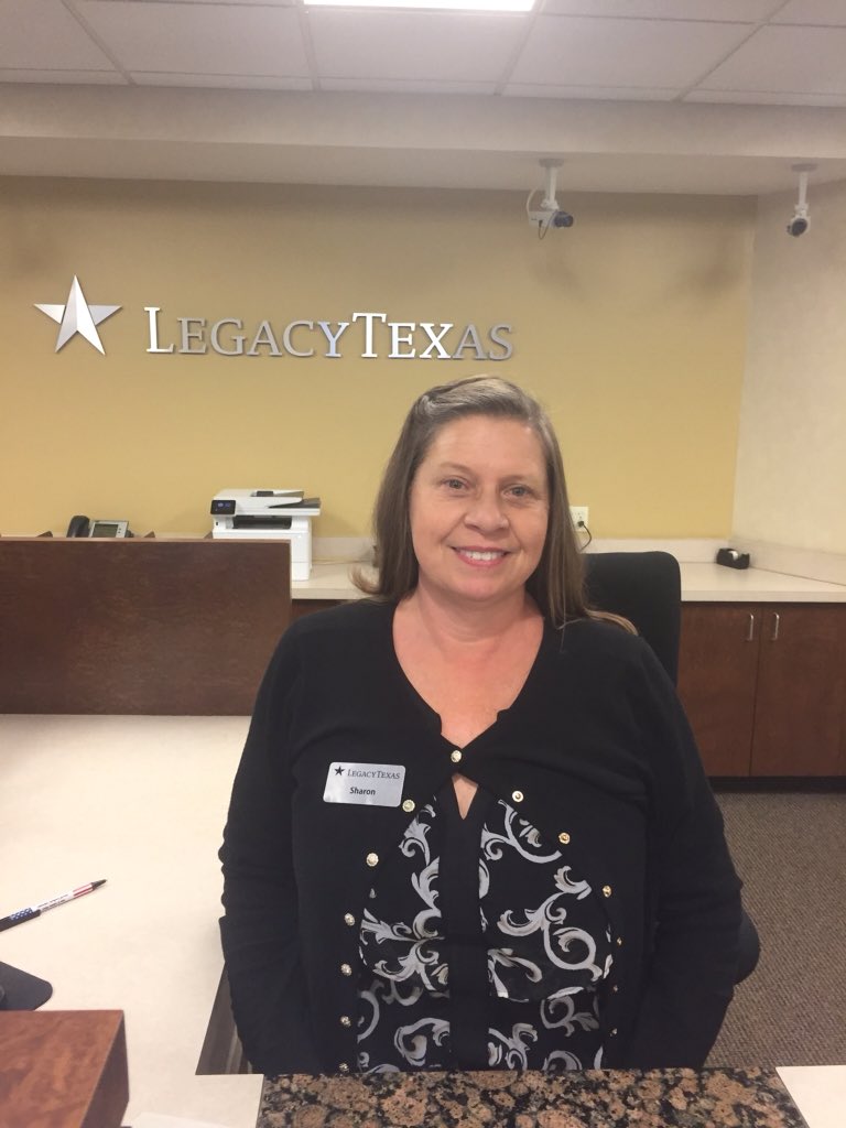 lasleybober's tweet photo. Many thanks to Sharon at Legacy Texas Bank in Richardson for helping with our MTE Coins for Books!#mtemustangs #cantstopRISD https://t.co/moRTwDK06D