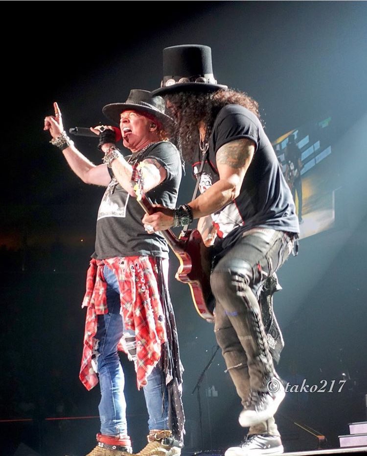 PilarChiesa's tweet photo. @gunsnroses @axlrose @slash @DuffMcKagan #Notinthislifetimetour2017
#boxcenter #Rockthebok #Tulsa #Oklahoma 📸 @tako217 https://t.co/8XOGa8IKXj