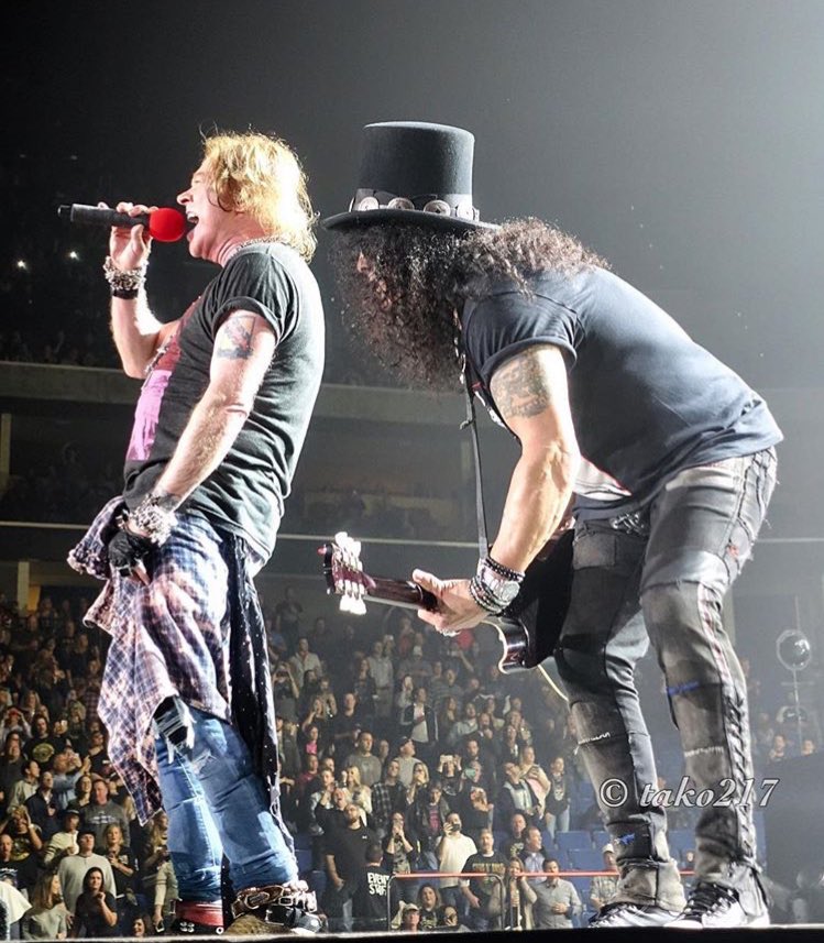 PilarChiesa's tweet photo. @gunsnroses @axlrose @slash @DuffMcKagan #Notinthislifetimetour2017
#boxcenter #Rockthebok #Tulsa #Oklahoma 📸 @tako217 https://t.co/8XOGa8IKXj