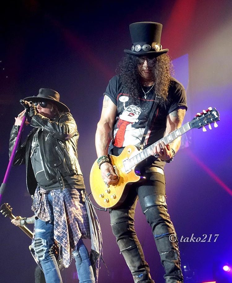 PilarChiesa's tweet photo. @gunsnroses @axlrose @slash @DuffMcKagan #Notinthislifetimetour2017
#boxcenter #Rockthebok #Tulsa #Oklahoma 📸 @tako217 https://t.co/8XOGa8IKXj