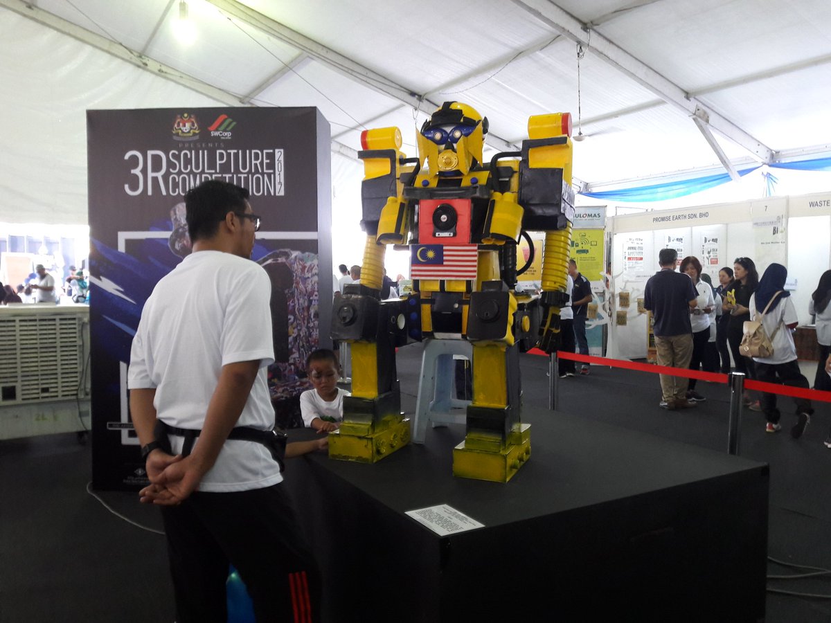 eina_n9's tweet photo. #RT @swcorp_my: RT @kpkt_gov: Wah hebat &amp; kreatif sungguh arca-arca kitar semula yang dipamerkan sampai semua nak bergambar. Datang la ke Anjung Floria sekarang. Bawa anak-anak kita tunjukkan bagaimana bahan kitar semula boleh dijadikan bahan seni sempen… https://t.co/7LrXpaWuPS