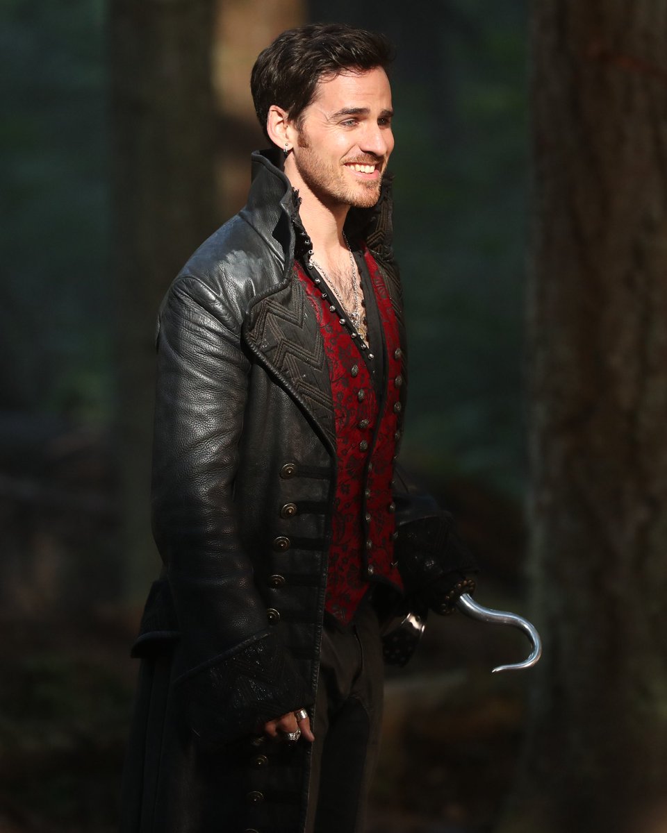 OnceABC's tweet image. The second hour of #OnceUponATime begins now! 
Please retweet if you’re watching!