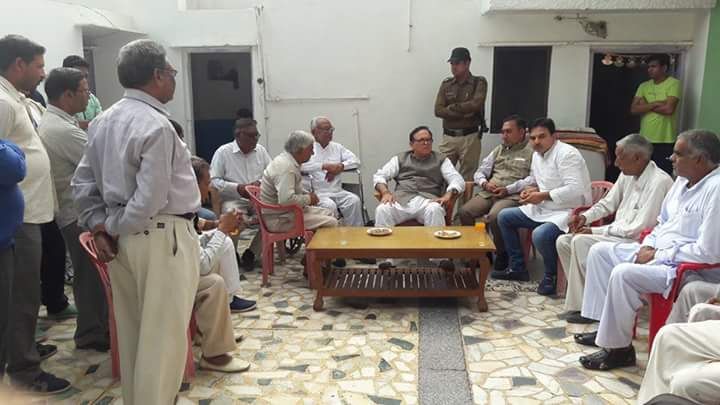 sarvmanglamcom's tweet photo. राजनीति में #RealTogetherness 
मायने कई हैं मतलब आप निकालिए .... https://t.co/WGaQi8Rvsa