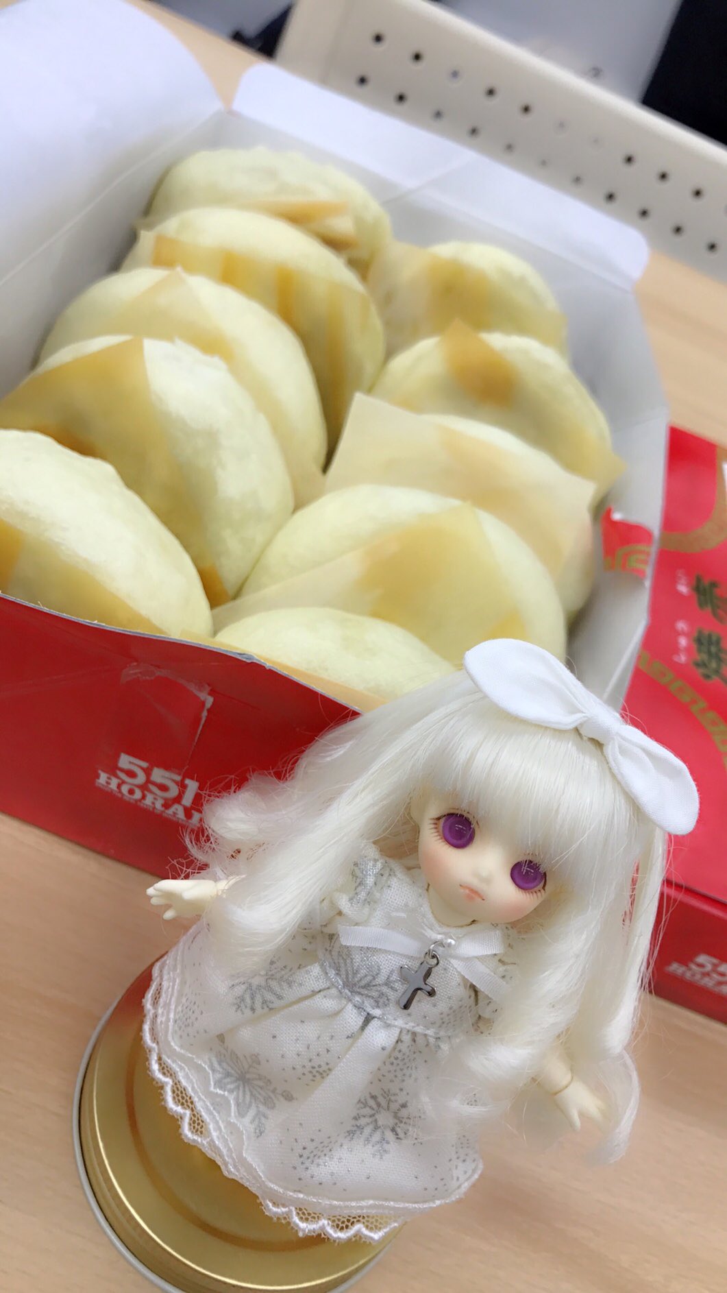 悠木碧 公式 碧 今日は前回ドール部でアップしたコを連れてきました Ch 551とパシャリ 声優ドール部 T Co Lscwlzfnnq Twitter