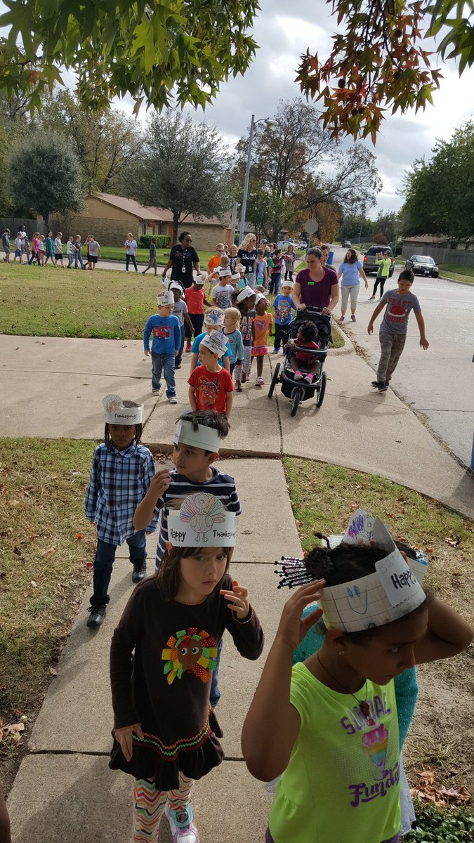 debbyschmucker's tweet photo. Little turkeys ready for the CLP turkey trot!!  #clpfun #rockwallprek #itsthanksgivingtime https://t.co/zieuybk4OU