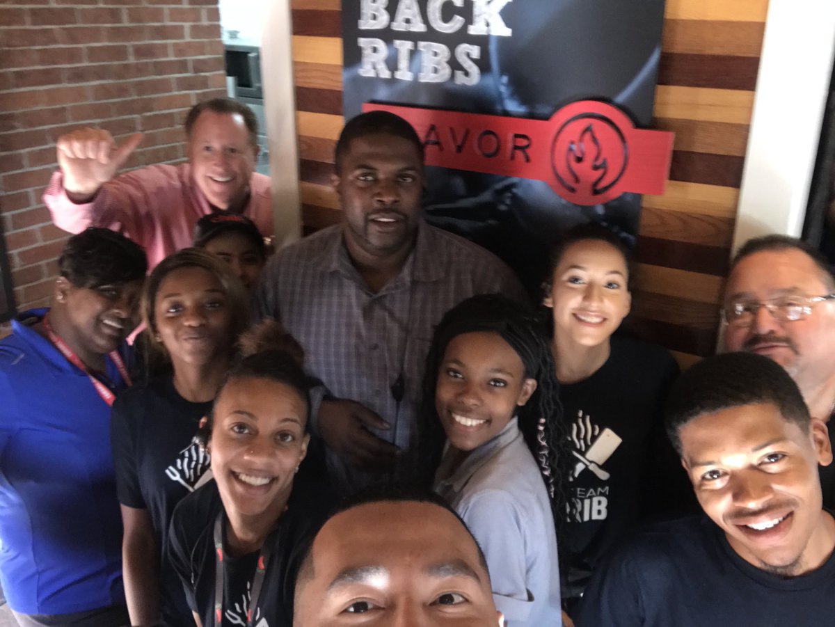 EricEstrada713's tweet photo. Thank you @kwilliamson77 for working with us today! #GreatMentor #FunShift #ChilisLove https://t.co/jfLnN2hu7N