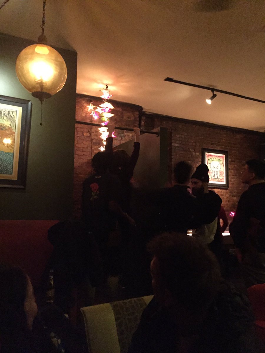 .@danielleiat casually doing pull-ups at the bar