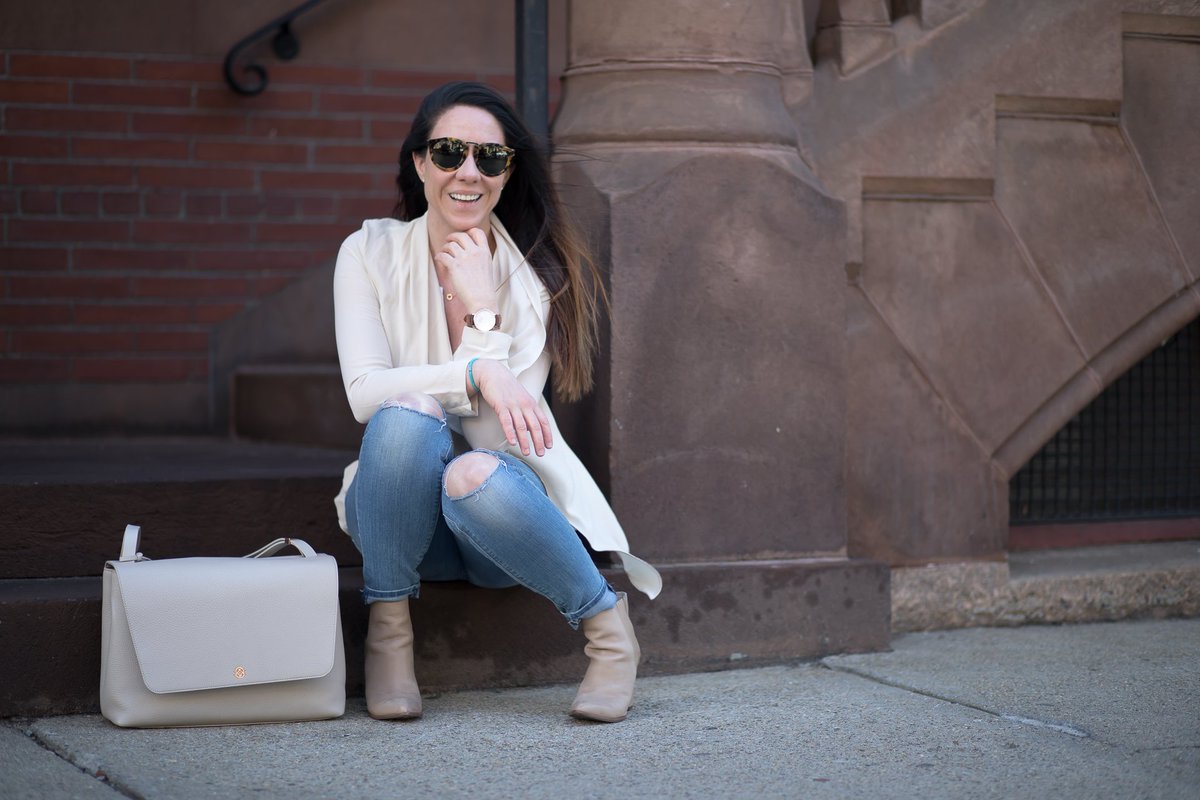 ShannonMShipman's tweet photo. The Modern Day Boss Babe's New "It" Handbag - Fit everything you need for your on-the-go office!  https://t.co/aEdE53dPXU #bosebabe #style https://t.co/NQzkjTP6Cr