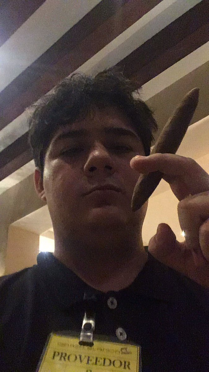 Heinx29's tweet image. Después de un taco, un buen tabaco