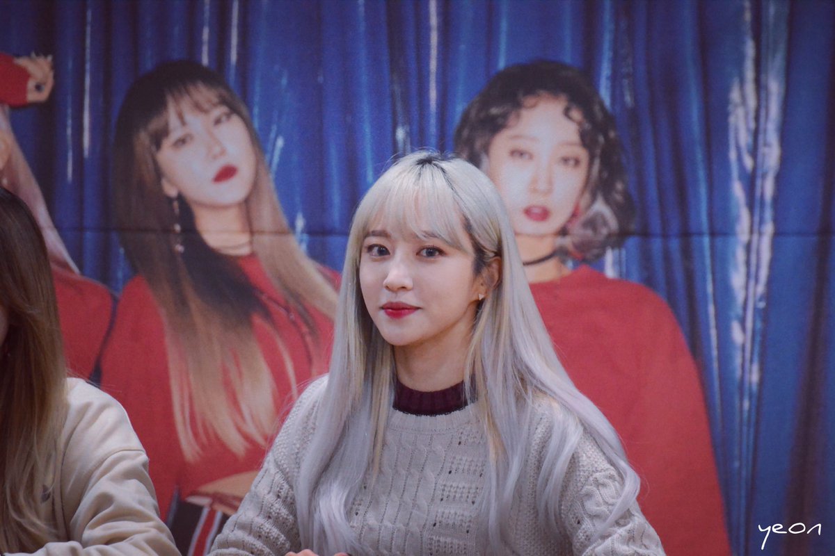 ____YEON____'s tweet photo. 171117 영등포 팬사인회 
희연덕분에나도행복해💕고마워
#EXID #하니 #안희연 #hani https://t.co/84TA7LoogG