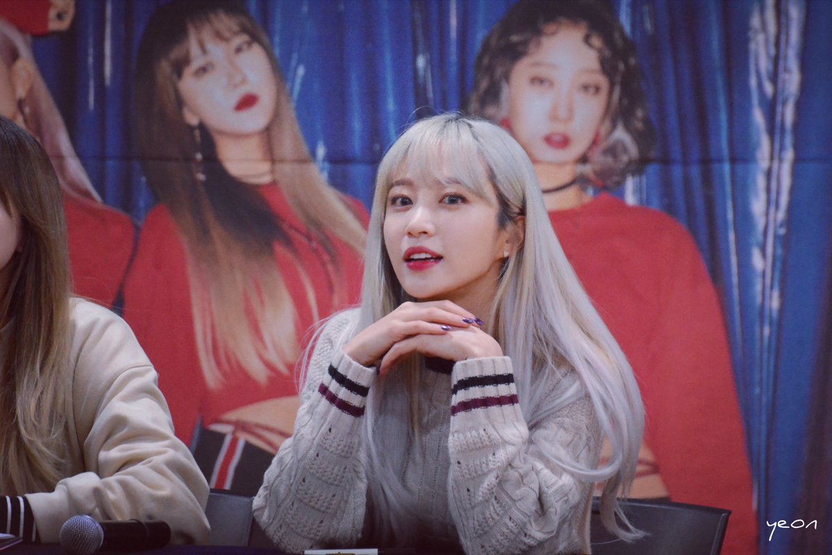 ____YEON____'s tweet photo. 171117 영등포 팬사인회 
희연덕분에나도행복해💕고마워
#EXID #하니 #안희연 #hani https://t.co/84TA7LoogG