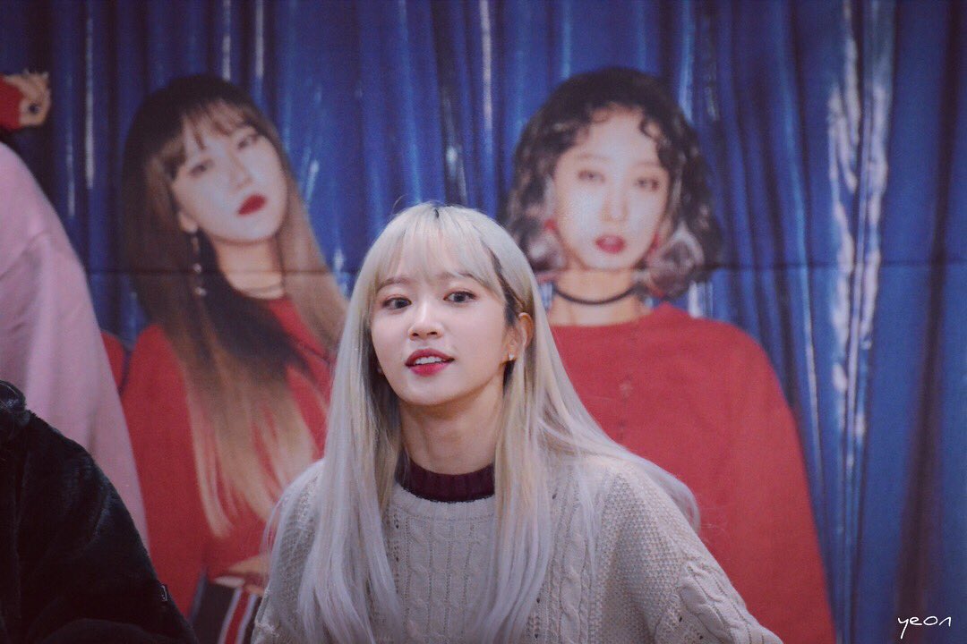 ____YEON____'s tweet photo. 171117 영등포 팬사인회 
희연덕분에나도행복해💕고마워
#EXID #하니 #안희연 #hani https://t.co/84TA7LoogG