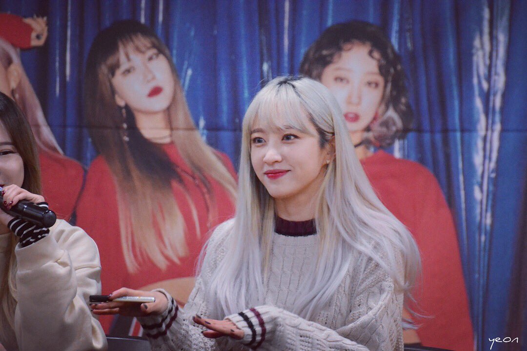 ____YEON____'s tweet photo. 171117 영등포 팬사인회 
만날수있는게내행운이다
#EXID #하니  #안희연 #hani https://t.co/ysZRC3R6EO