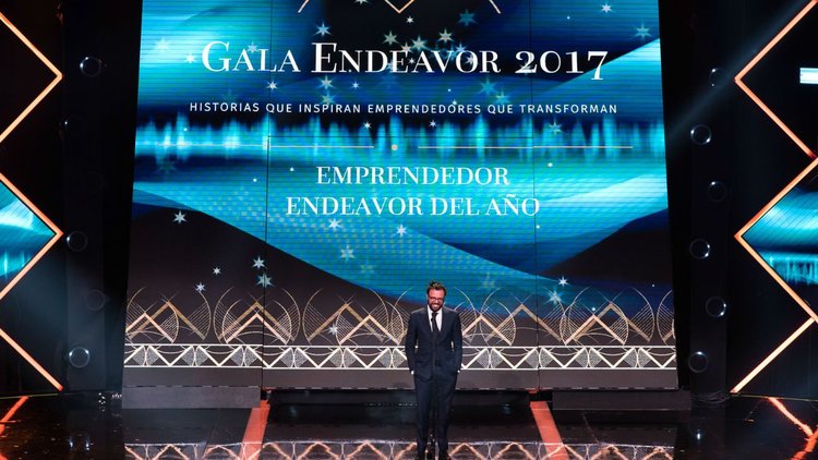 Endeavor México reconoce a Adolfo Babatz, CEO de Clip, como #Emprendedor del Año @EndeavorMexico @adolfobabatz   entrepreneur.com/article/304573#

Clip, (<a href="/clip_mx/">clip 💳📲</a>) la solución tecnológica que permite convertir cualquier teléfono inteligente o tableta en una terminal bancaria