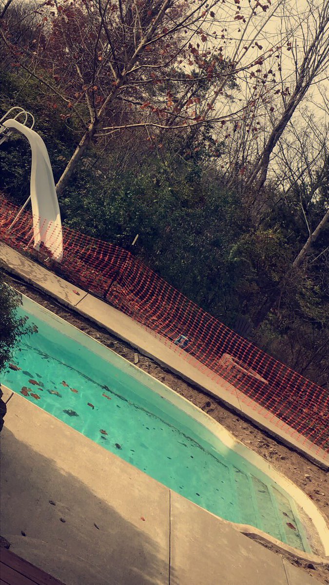 bobertbennett's tweet photo. If Chris tries to pull any bullshit and get rid of the pool, i will poop on everything in this house. Catch me with my nose glued to the door till this madness stops https://t.co/hFn2WIVXtp