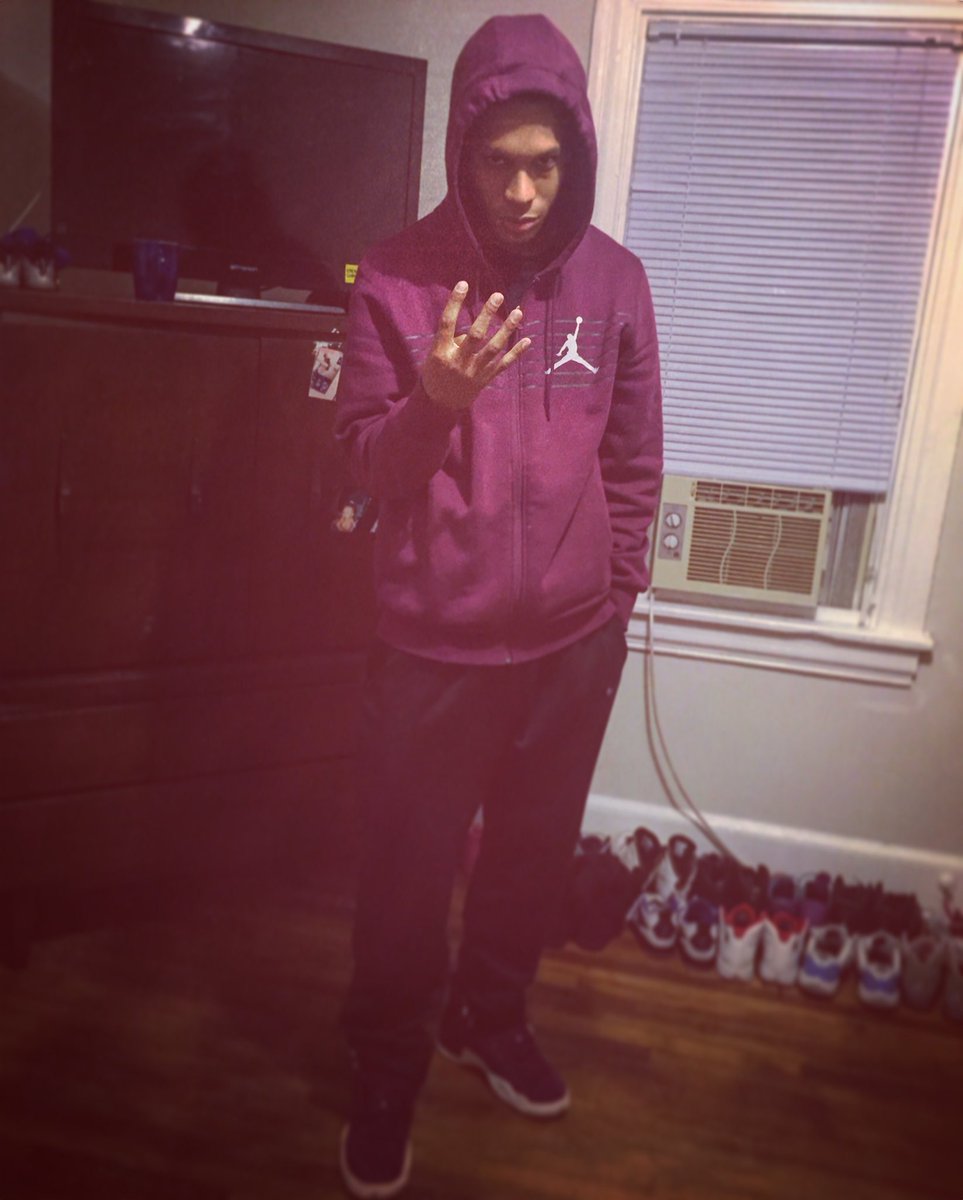 Vontoowavvy's tweet photo. AND IM DA SAME NIGGA SINCE LAST YEAR🗣💯 https://t.co/ib33ArpDZQ