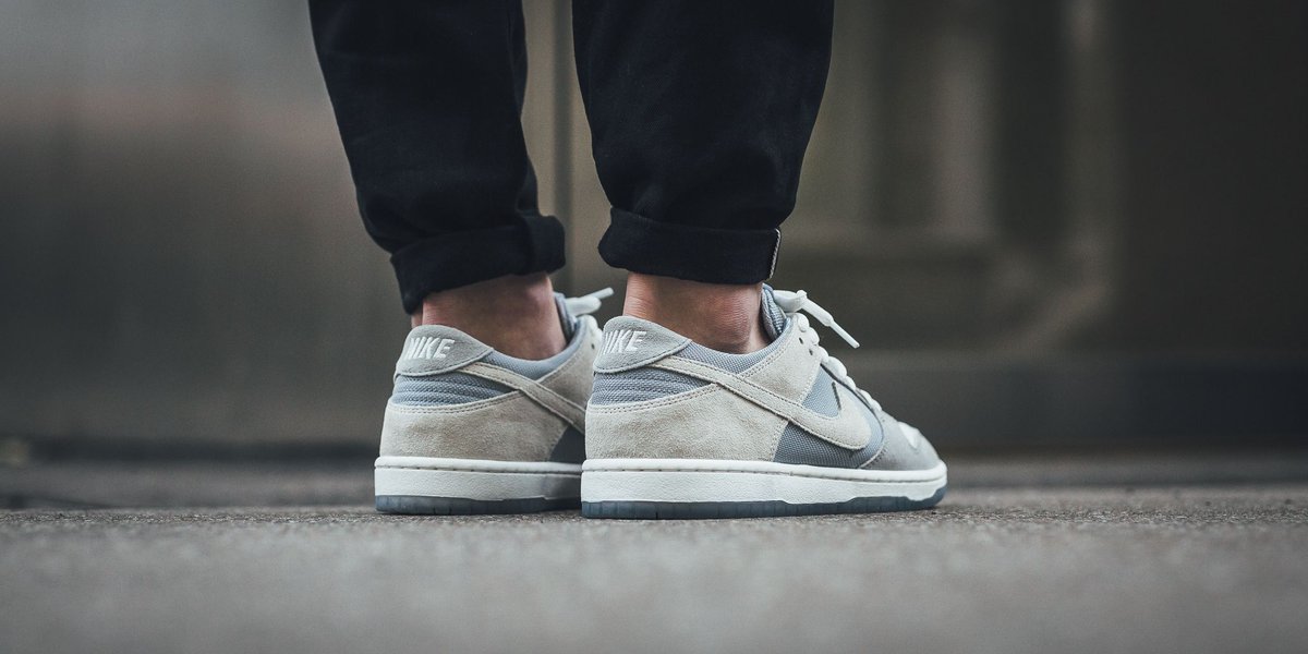 dunk low sb summit white