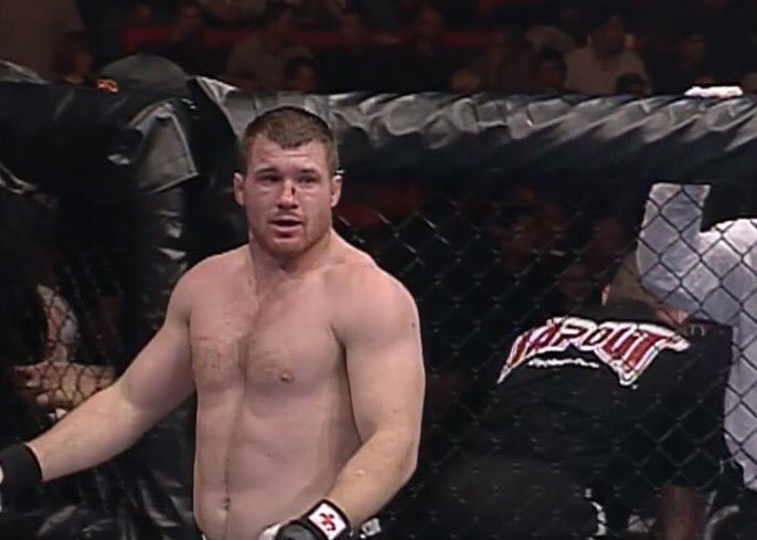 MMAHistoryToday's tweet photo. Nov17.2000

Mark Hughes competes in his only fight in the UFC &amp; def. Alex Stiebling

This is the twin brother of Matt Hughes https://t.co/ySFmr8ThMO