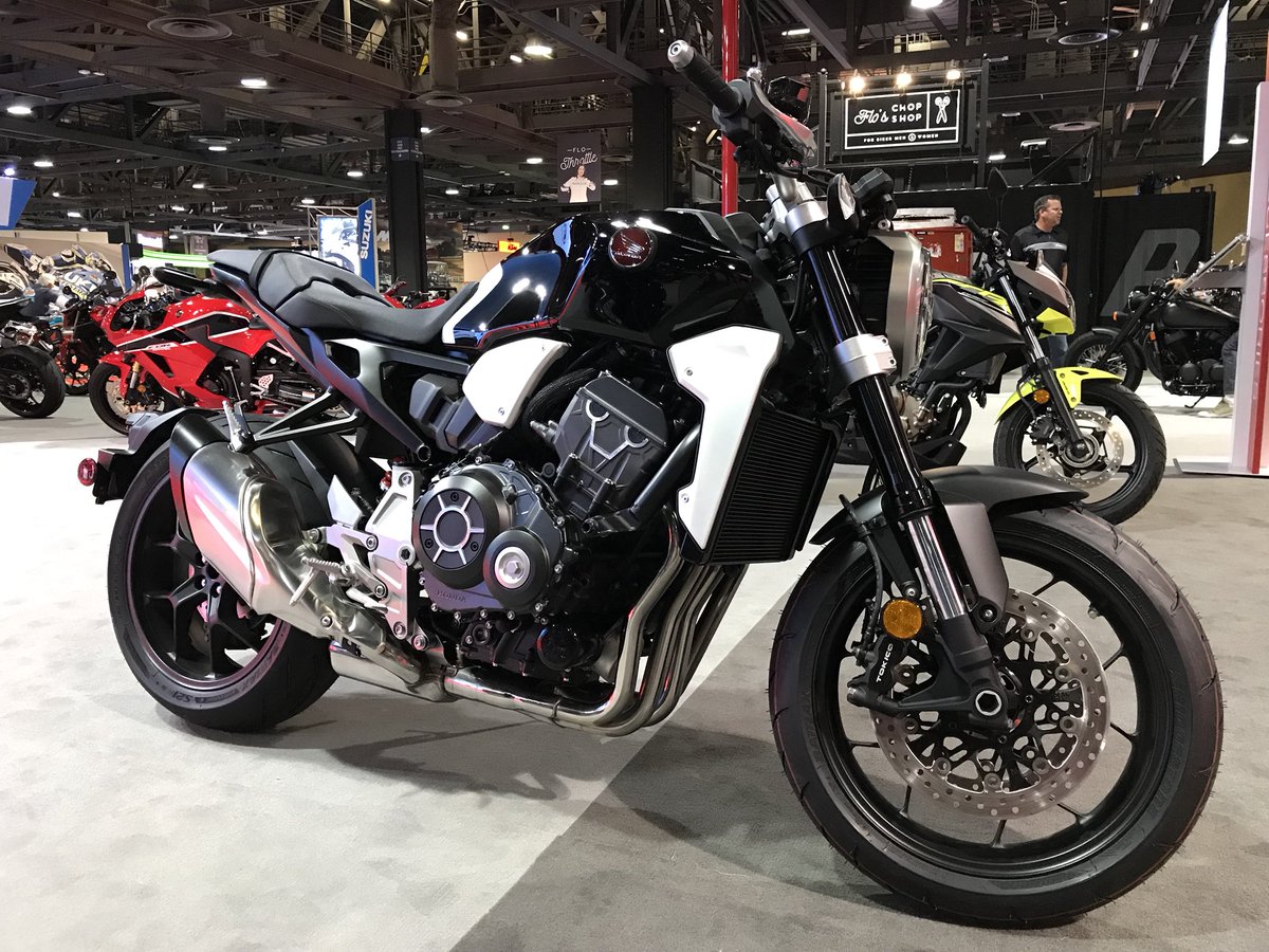 HondaPowersprts's tweet image. North America public debut of the 2018 #CB1000R at Long Beach @MotorcycleShows ✊️